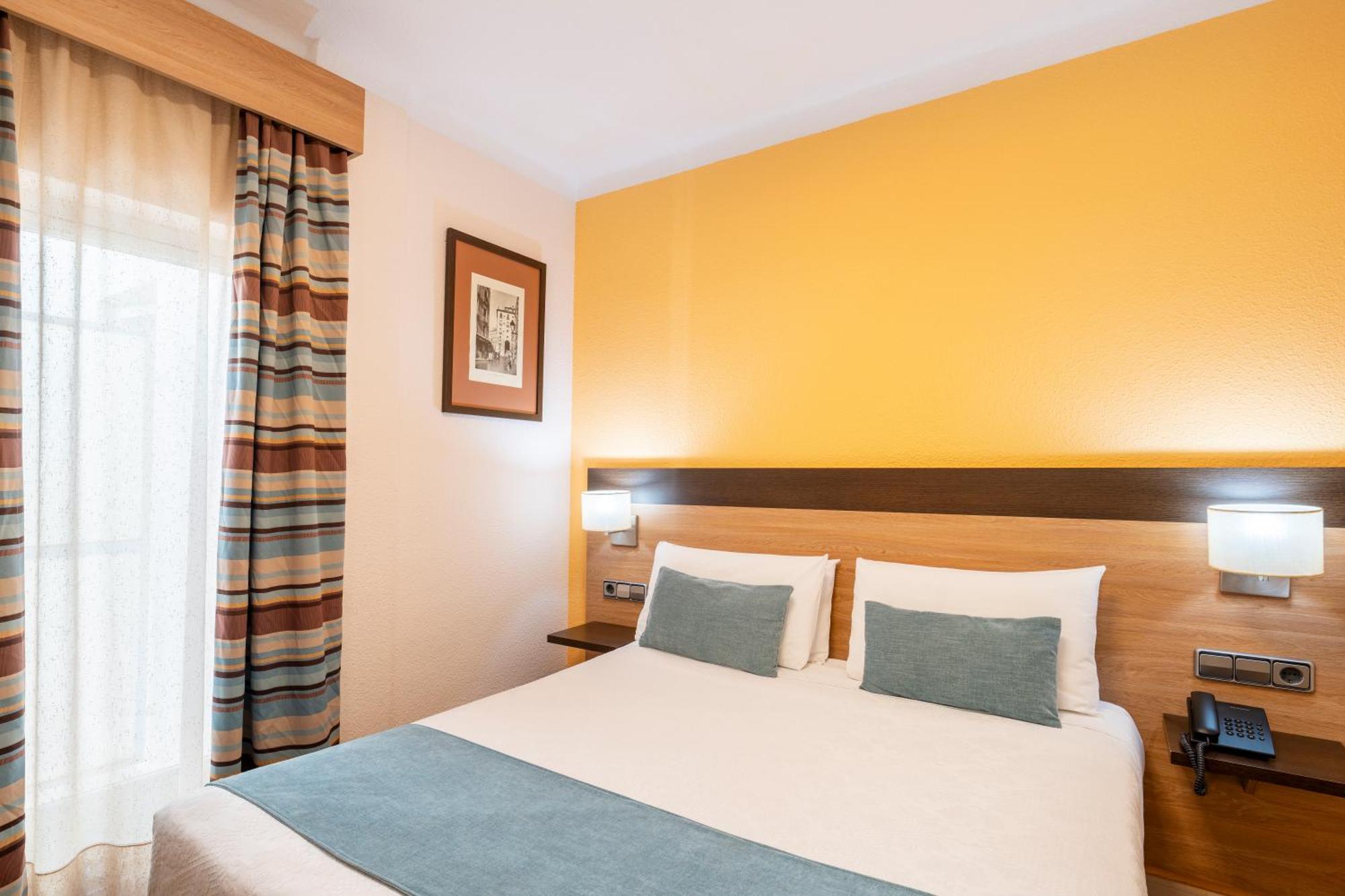 Hostal Ballesta Madrid Exterior photo