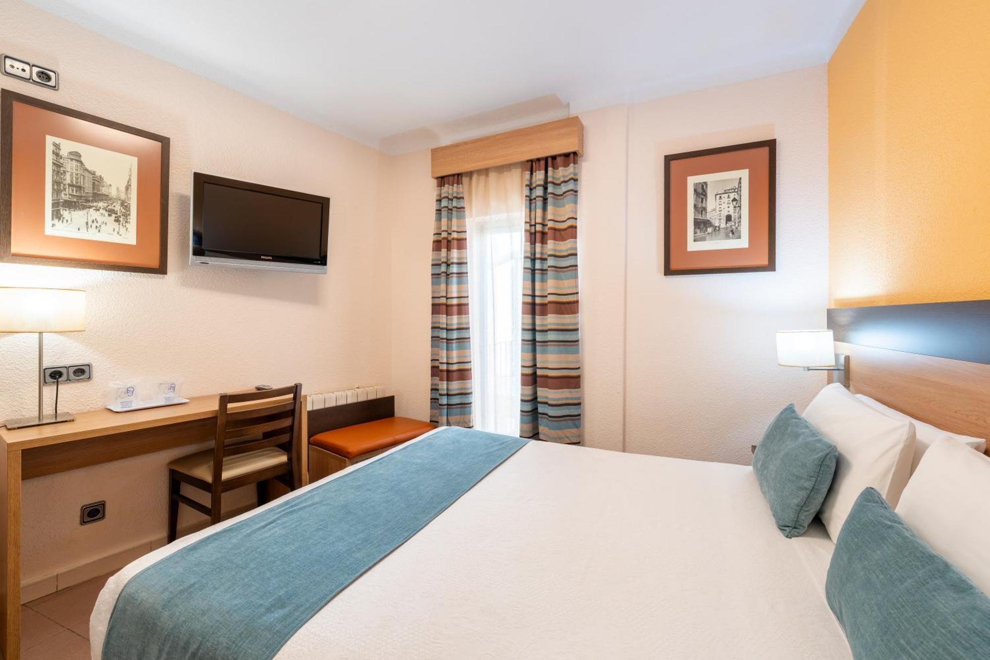 Hostal Ballesta Madrid Exterior photo