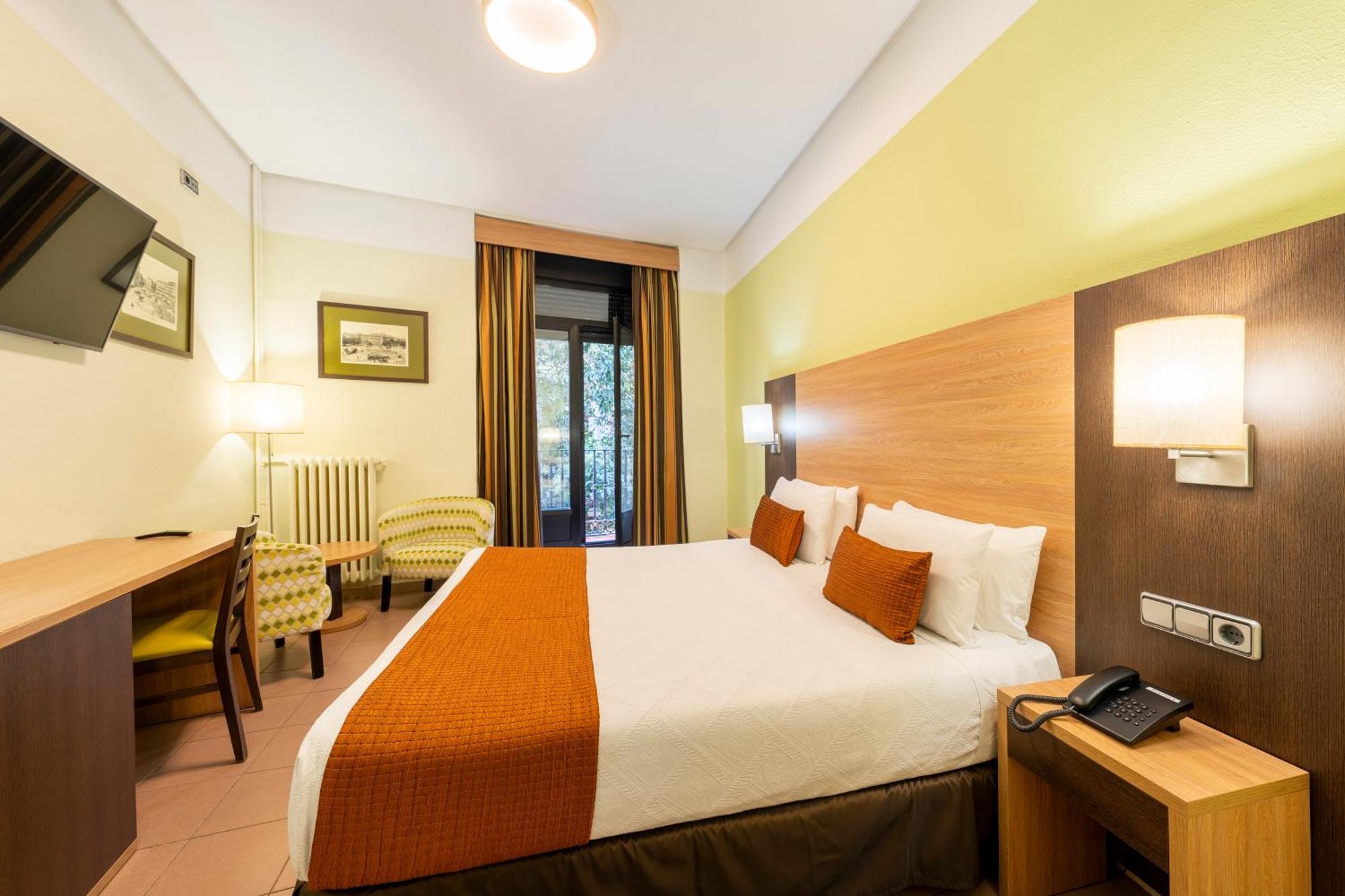 Hostal Ballesta Madrid Exterior photo
